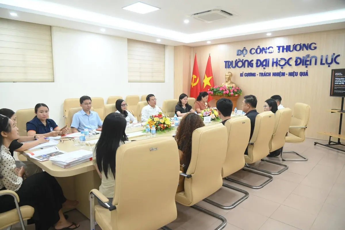 Toàn cảnh buổi làm việc giữa Trường Đại học Điện lực, ICEF và SBB