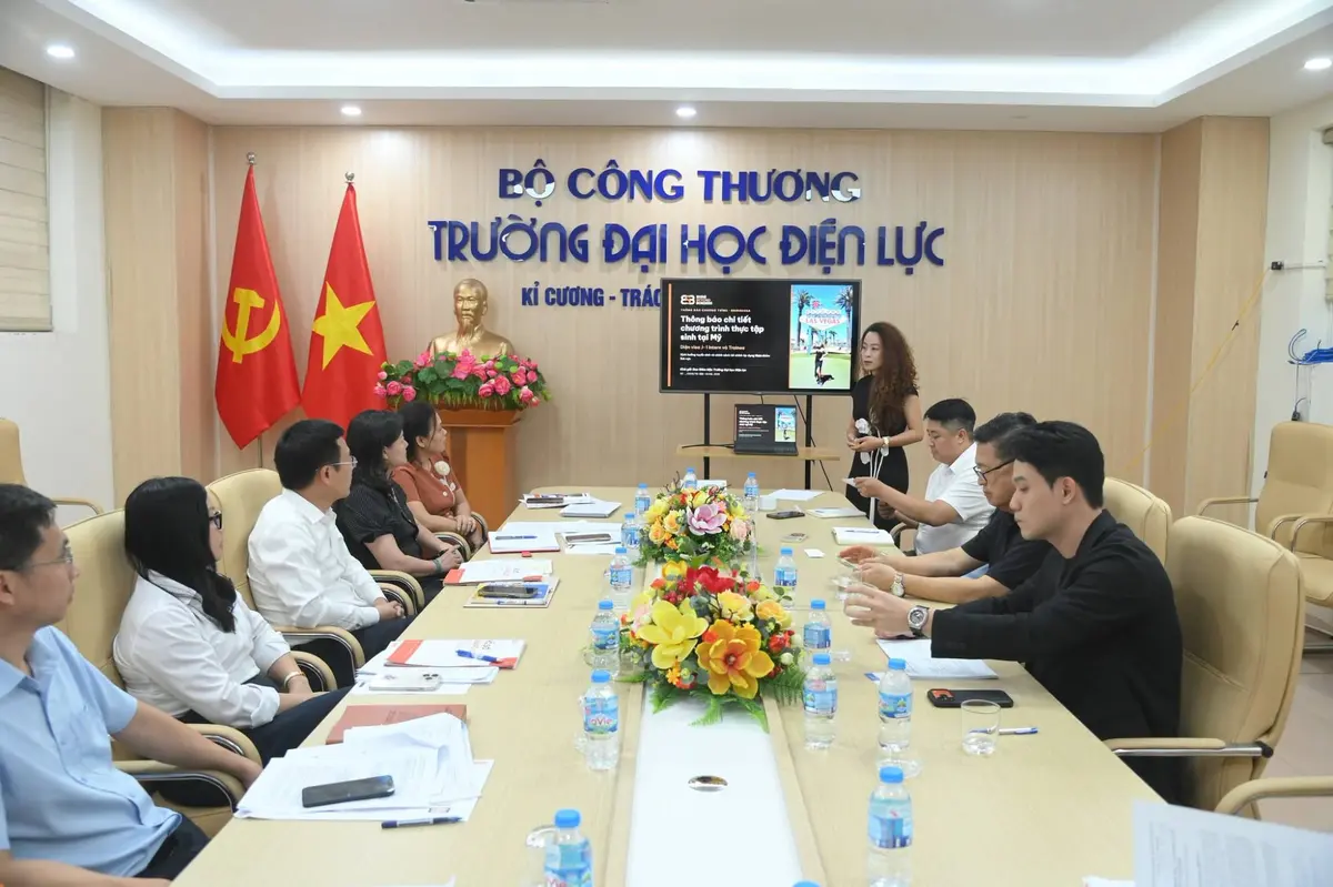 Đại diện SBB trình bày chương trình thực tập sinh tại Mỹ diện visa J-1 Intern và Trainee